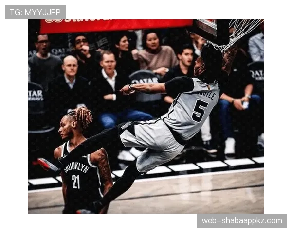 卡斯尔无球跑动制造防守漏洞，拉开空间效率显著提升