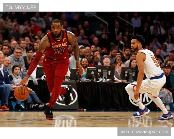 埃文·莫布里挡拆高效助骑士拉开内线防守差距