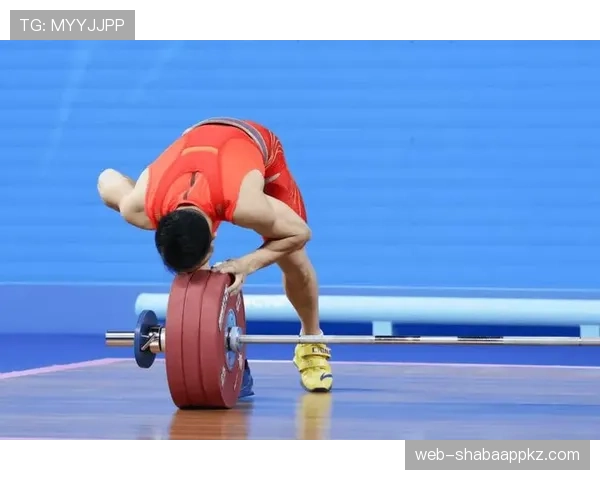 石智勇训练完吃五碗饭，教练说他饭量快赶上举重台了