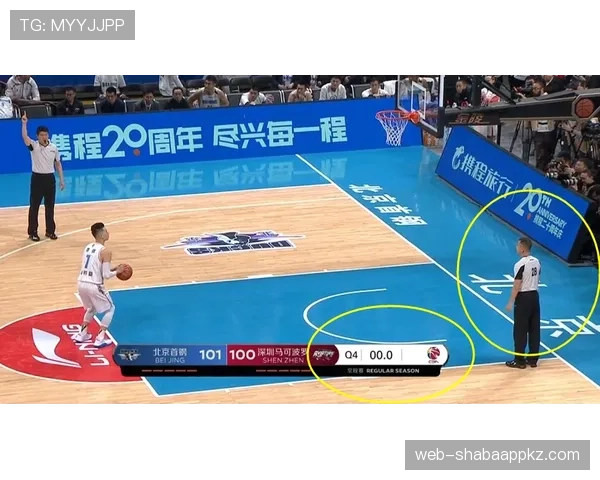 手抛球规则详解：裁判判罚标准与常见误区解析