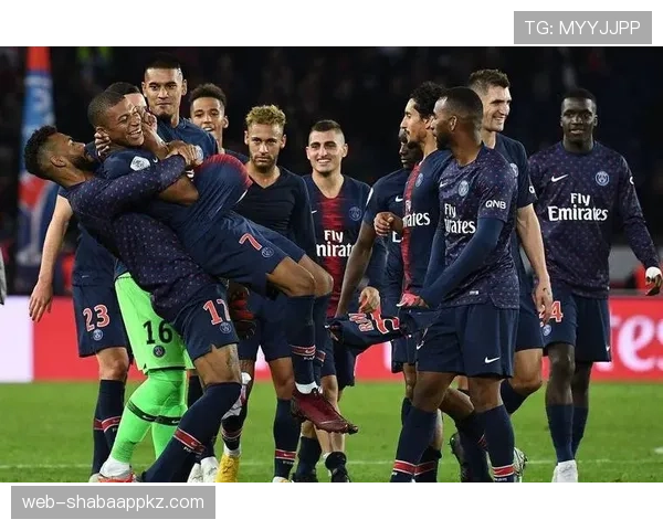 巴黎欧冠冠军目标迎来挑战，竞争格局调整考验球队稳定性