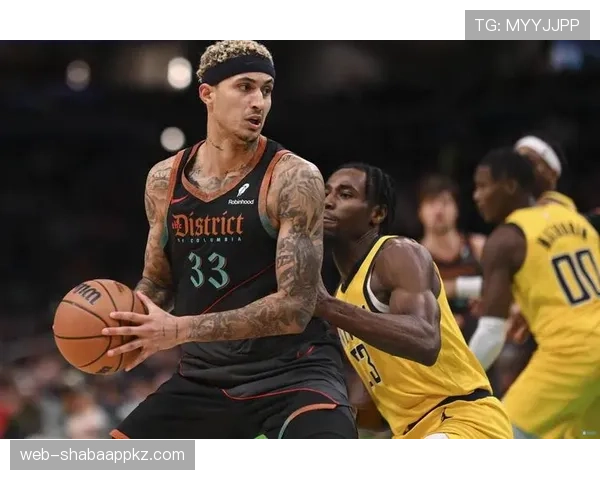 库兹马无球跑动制造错位，拉开空间效率提升